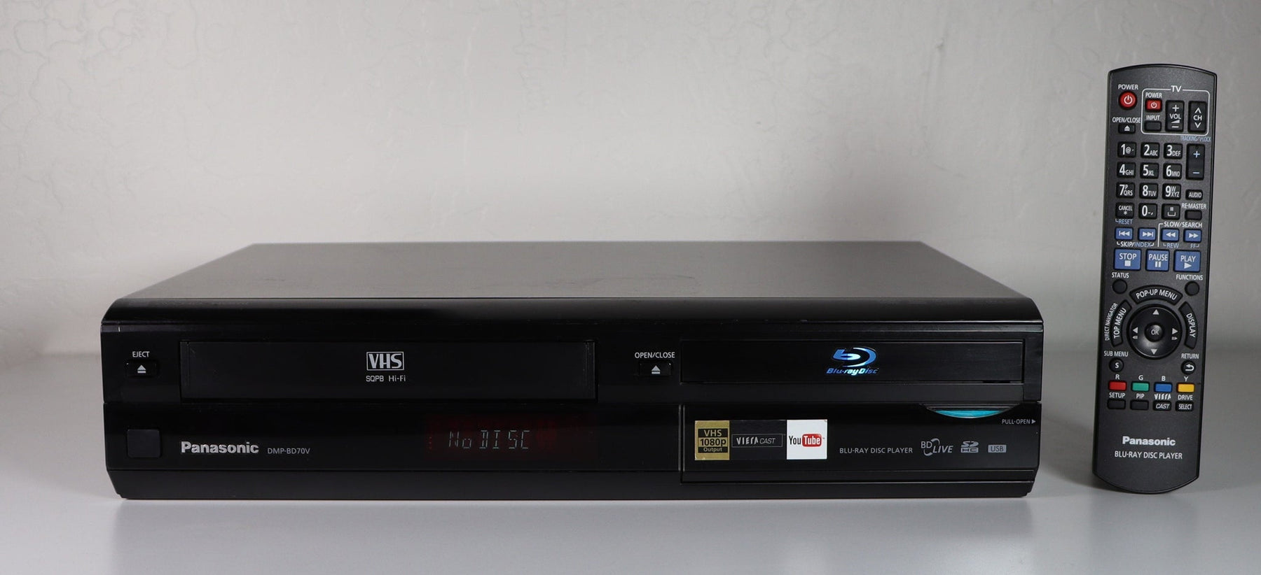 A Blu-Ray Player and a VHS Player in One Device! The rare Panasonic DMP-BD70V Blu-Ray VHS Combo