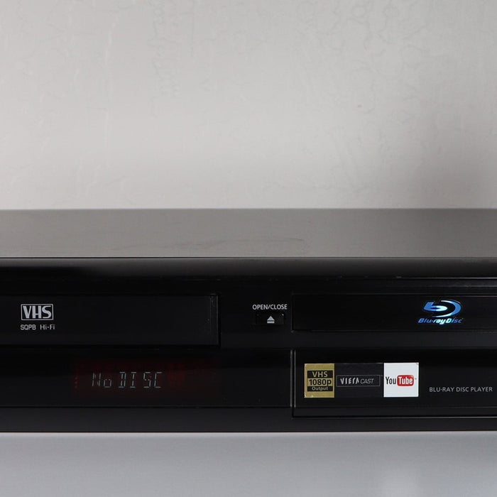 A Blu-Ray Player and a VHS Player in One Device! The rare Panasonic DMP-BD70V Blu-Ray VHS Combo