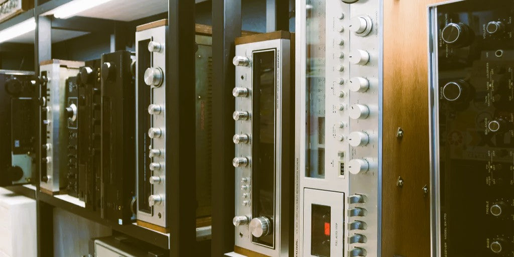 RECEIVER VS AMPLIFIER : HOW TO PICK THE RIGHT POWER PLAYER FOR YOUR SYSTEM
