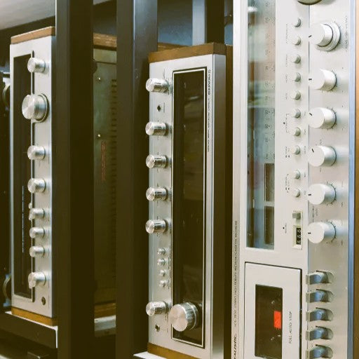 RECEIVER VS AMPLIFIER : HOW TO PICK THE RIGHT POWER PLAYER FOR YOUR SYSTEM