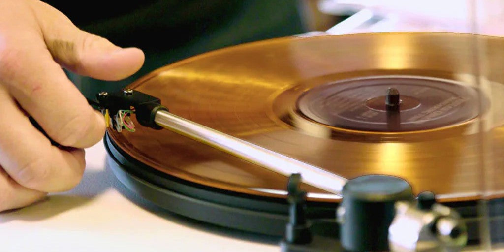 5 FACTORS TO HELP YOU DECIDE WHAT TURNTABLE IS BEST FOR YOU