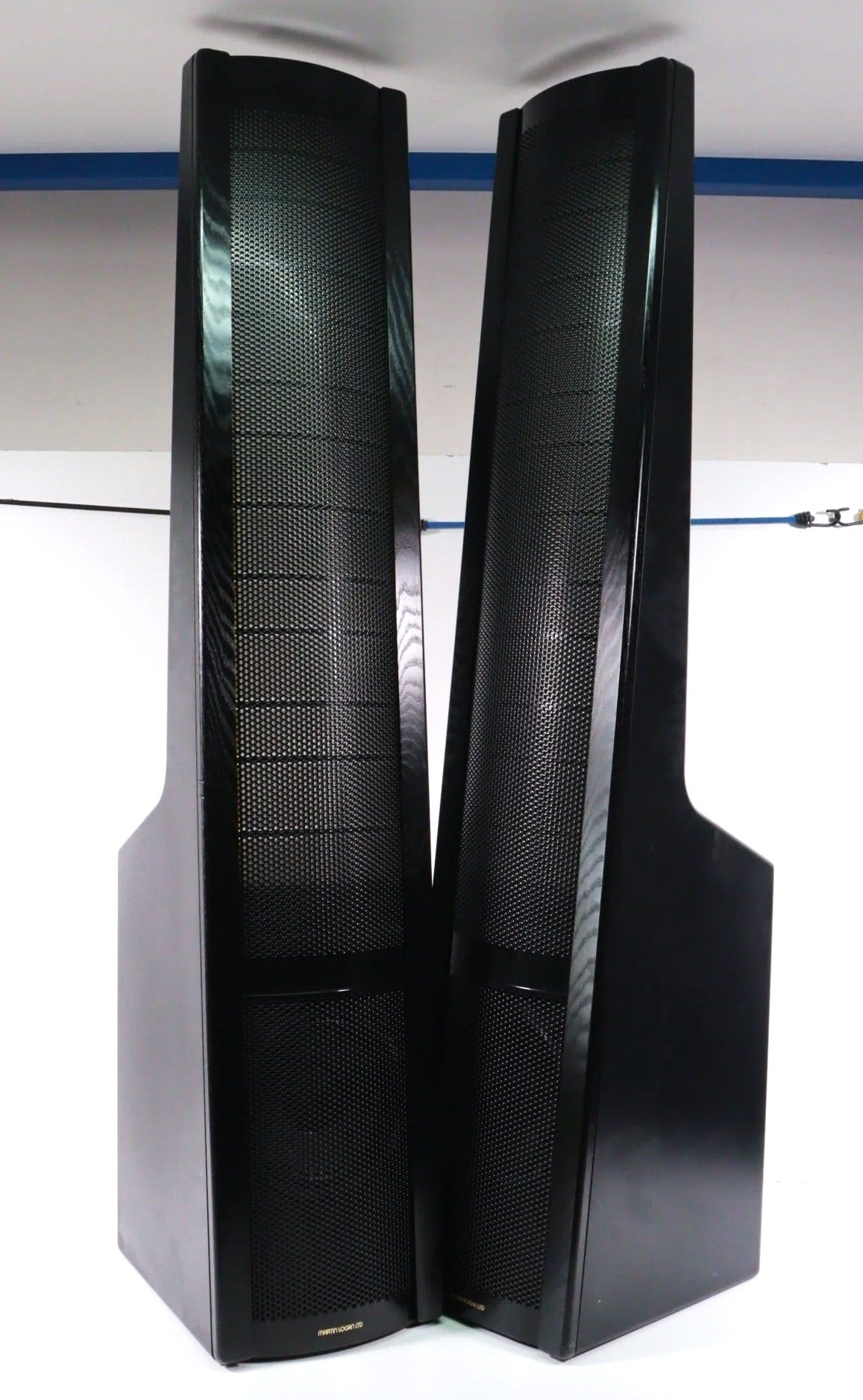 THE MARTINLOGAN AERIUS LOUDSPEAKER | A PREMIUM HYBRID ELECTROSTATIC SPEAKER SYSTEM