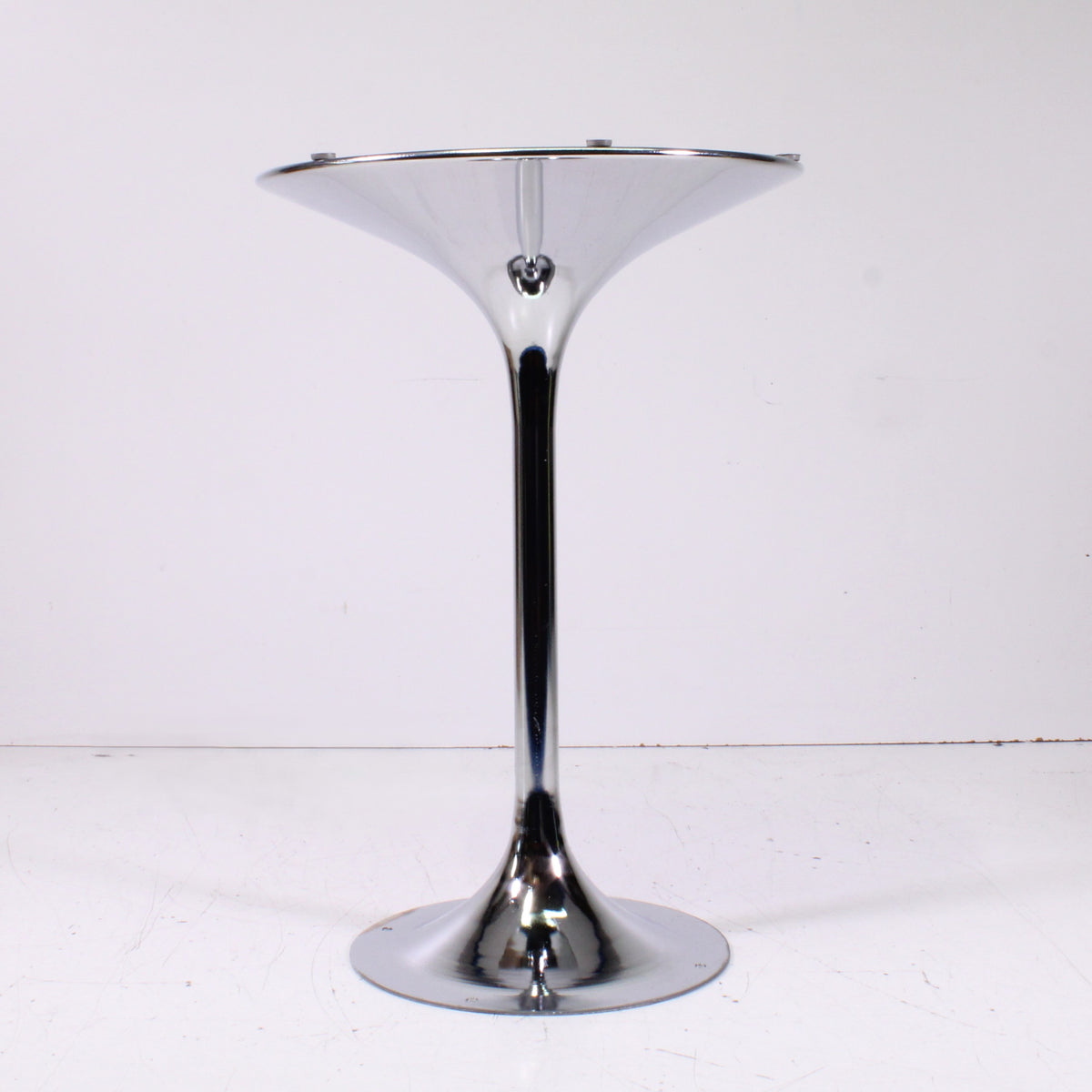 Chrome-Pedestal-Single-Speaker