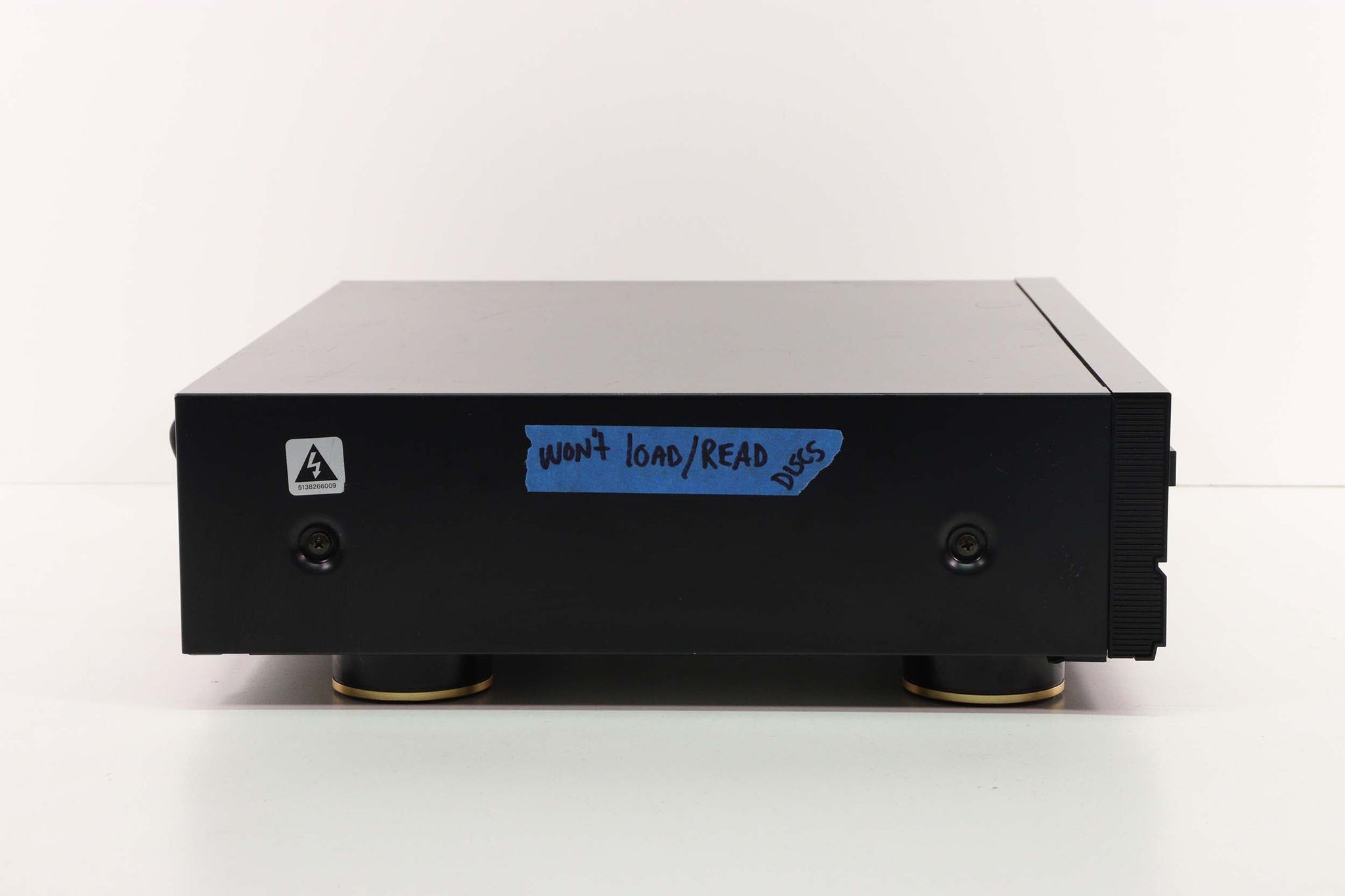 Denon DCM555 6Disc Magazine Style CD Auto Changer (DOESN'T READ DISC