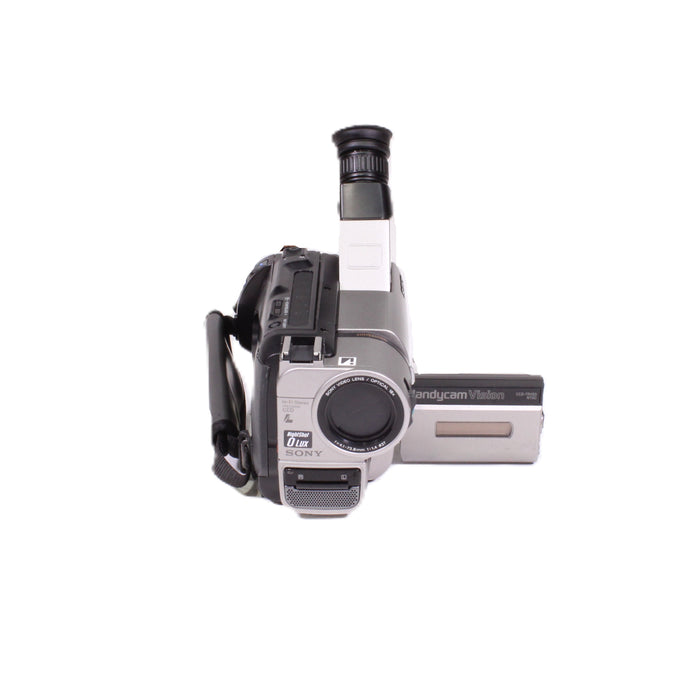 Sony CCD-TRV65 Hi8 XR Handycam NightShot 72x Zoom Camcorder Bundle