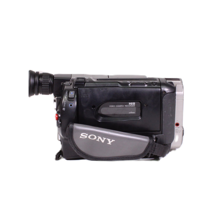 Sony CCD-TRV65 Hi8 XR Handycam NightShot 72x Zoom Camcorder Bundle