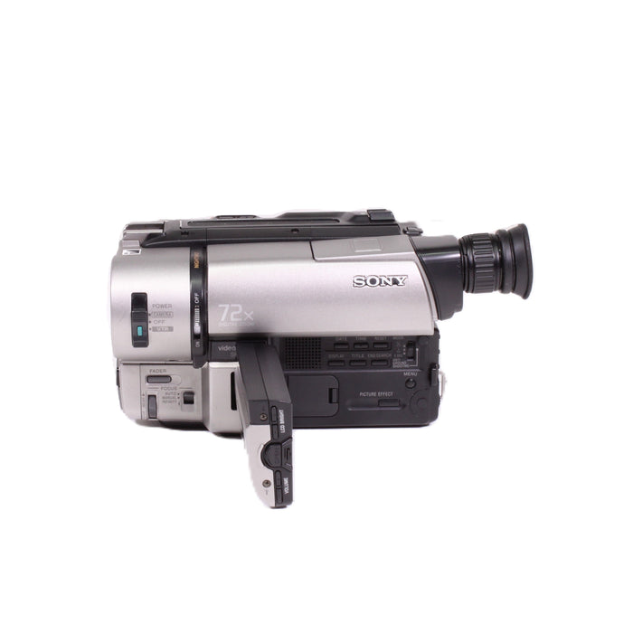 Sony CCD-TRV65 Hi8 XR Handycam NightShot 72x Zoom Camcorder Bundle