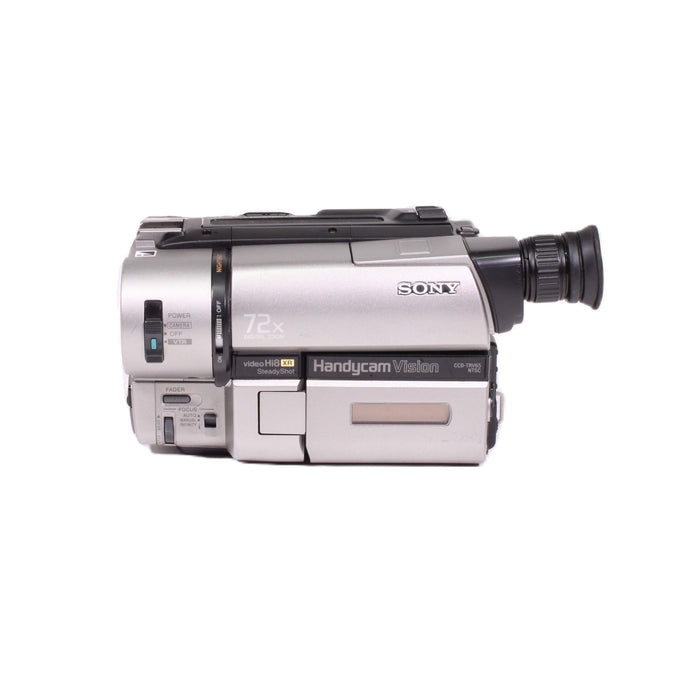 Sony CCD-TRV65 Hi8 XR Handycam NightShot 72x Zoom Camcorder Bundle