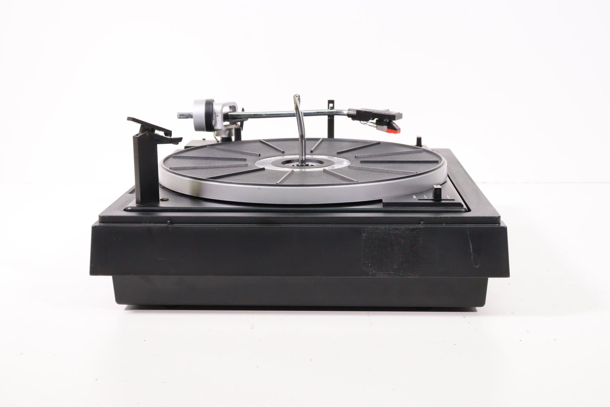 Realistic LAB52 Auto Manual Turntable with Synchronous BeltDrive Mot