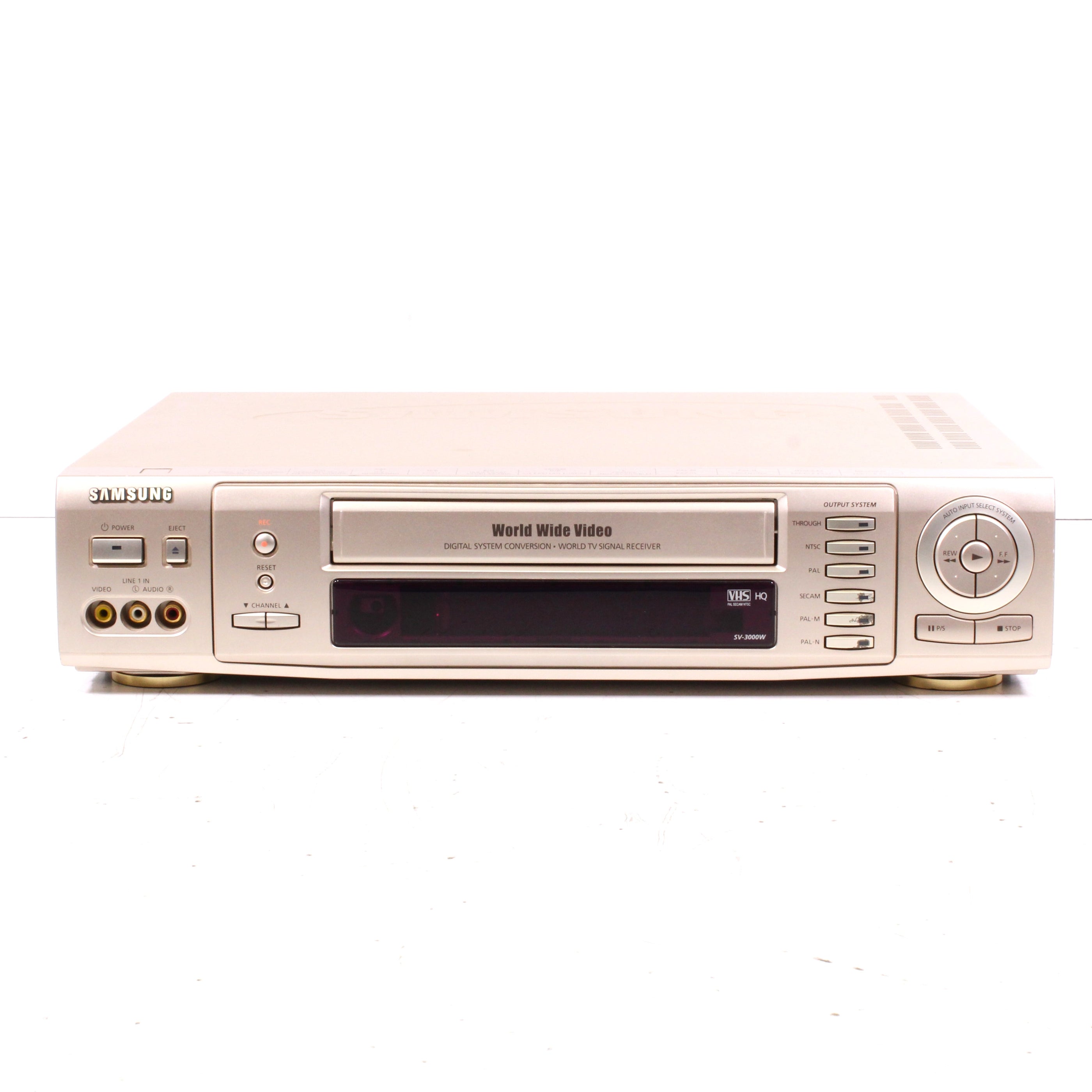 Magnétoscope VHS placé à l'intérieur. Cassette de lecteur vidéo Magnétoscope VHS placé à l'intérieur. Cassette de lecteur vidéo