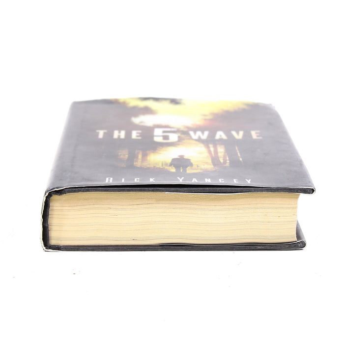 The 5th Wave by Rick Yancey Hardcover Book (2013)-Books-SpenCertified-vintage-refurbished-electronics