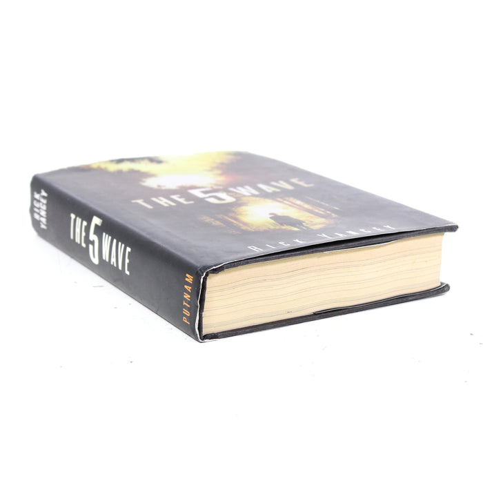 The 5th Wave by Rick Yancey Hardcover Book (2013)-Books-SpenCertified-vintage-refurbished-electronics