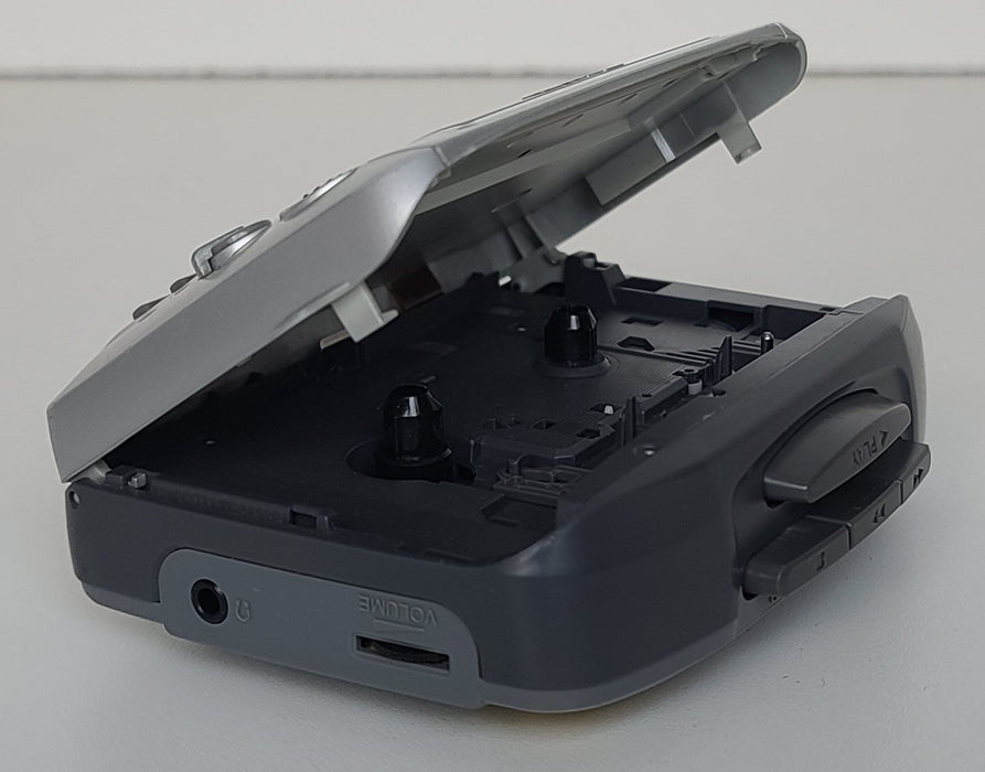 ANCIEN (VINTAGE) MINI walkman/baladeur radio AIWA CR-D06 FM Stéréo EUR ANCIEN (VINTAGE) MINI walkman/baladeur radio AIWA CR-D06 FM Stéréo EUR