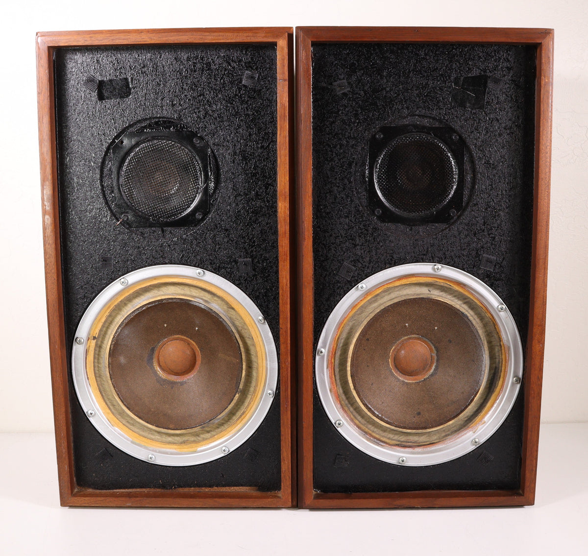 KLH Model Seventeen Acoustic Suspension Loudspeaker System Bookshelf Pair 17