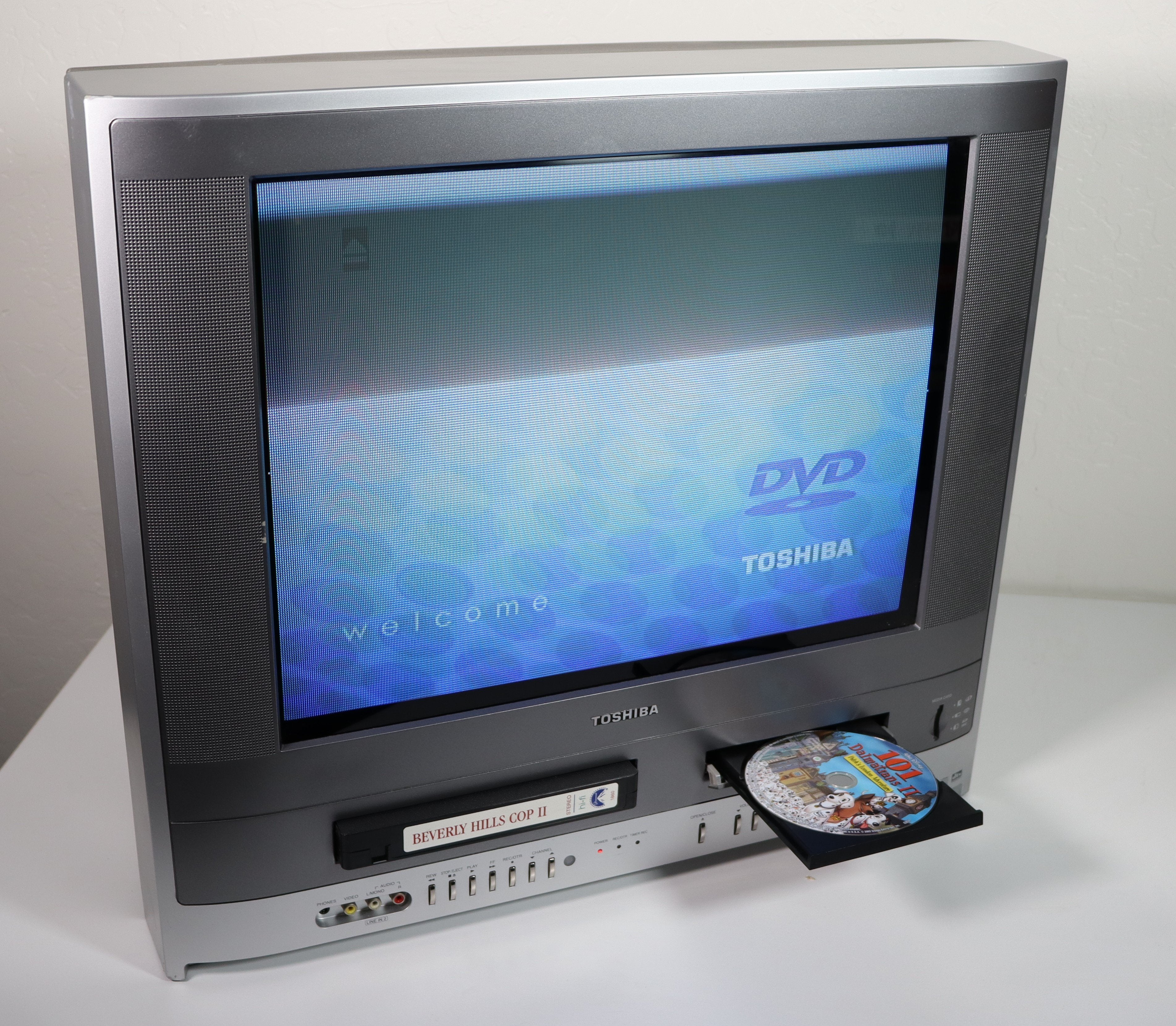  Toshiba MW20F52 Televisor plano de 20 pulgadas con DVD y VCR :  Electrónica