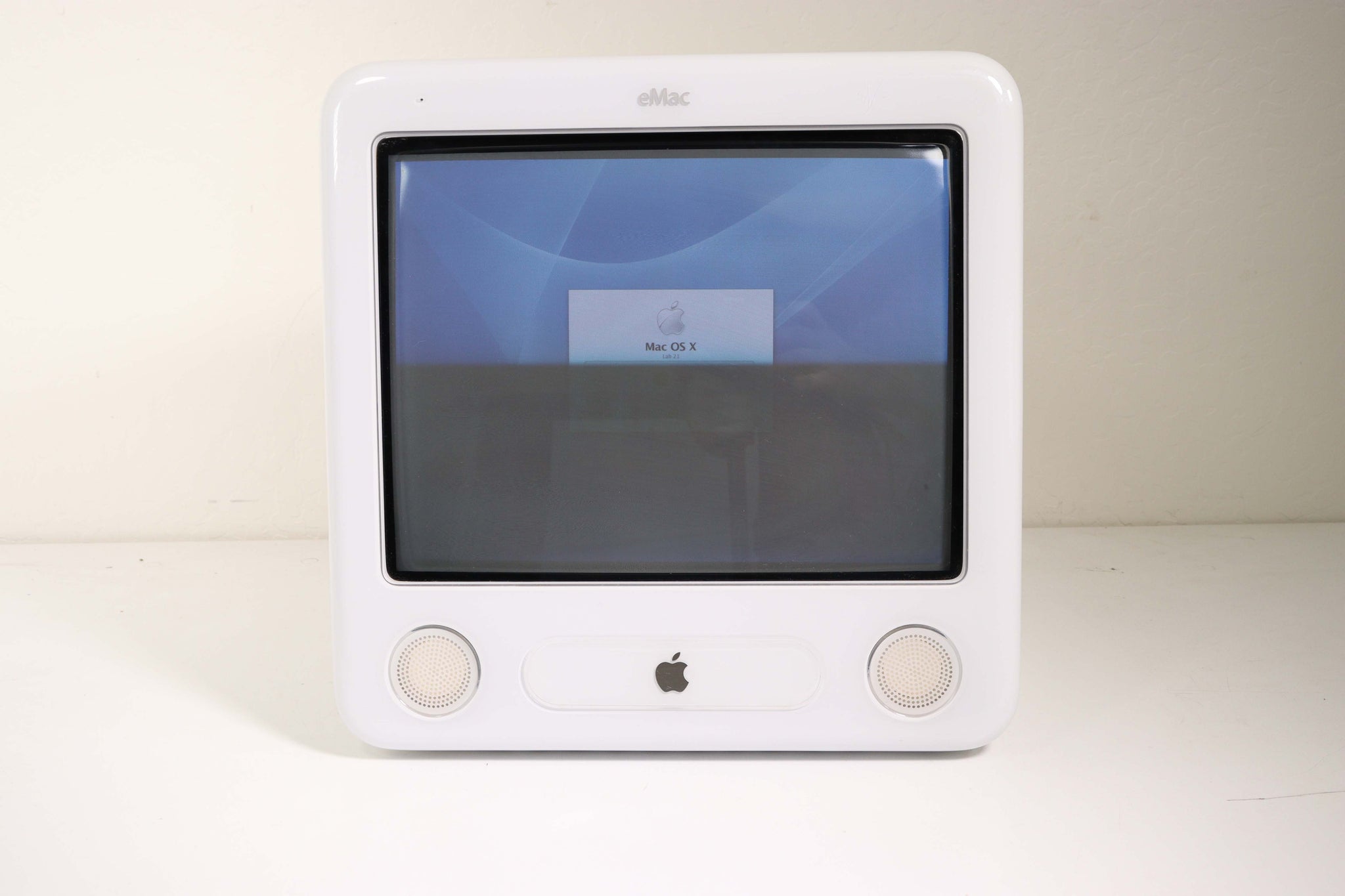 eMac Apple Computer A1002 Vintage Tube Monitor Computer